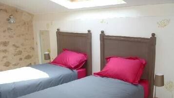 3 bedrooms, iron/ironing board