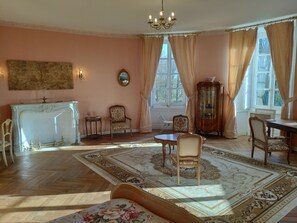 Interior - Bed and breakfast with hydromassage bath - St Thomas Castle (saint etienne de montluc)