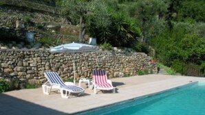 A swimming pool with lounge chairs and an American flag. - houses / villas - 5 rooms - 6/8 persons (Magagnosc)