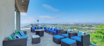 Pool & Coastline Views: Luxe La Jolla Home