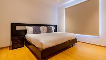 2 bedrooms, in-room safe, desk, iron/ironing board