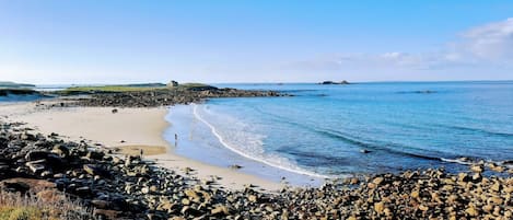 Una spiaggia nelle vicinanze