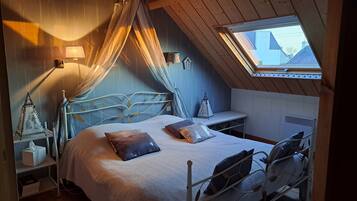 2 bedrooms, iron/ironing board, travel crib, WiFi