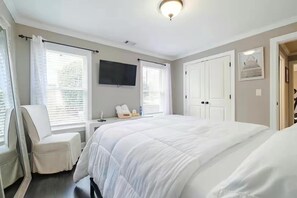 7 bedrooms, iron/ironing board, free WiFi, bed sheets