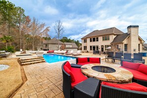 Alberca al aire libre y alberca climatizada