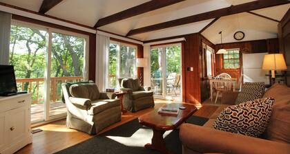 Lähellä rantoja, kauppoja ja ravintoloita