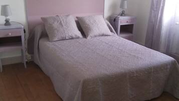 3 chambres, fer et planche Ă repasser