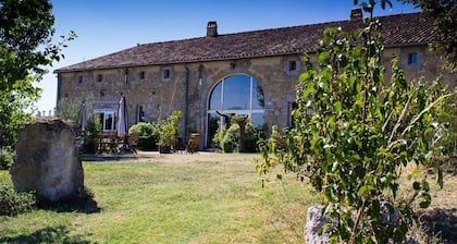 Bienvenue dans notre maison, nous sommes heureux de vous en ouvrir les portes !