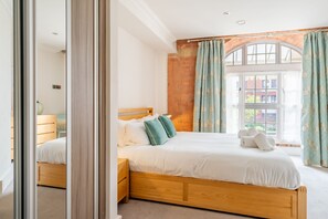 1 bedroom, iron/ironing board, internet