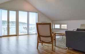 TV - Cozy apartment in Rönnäng with kitchen (Rönnäng)
