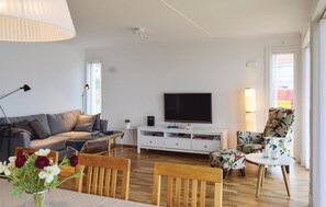 TV - 2 bedroom cozy apartment in Rönnäng (Rönnäng)