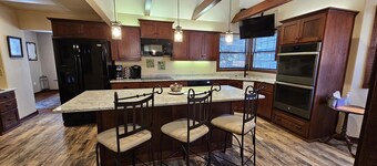 Modern Craftsman on Historic 8th St-Fargo