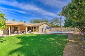 Exterior - 4 Mi to Old Town: Family Home w/ Pool & BBQ (Scottsdale)