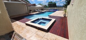 Outdoor pool, a heated pool - Country House in Atibaia, Heated Pool, SPA, Mini Course, 16 persons or + (Atibaia)