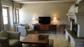 TV, fireplace, DVD player, ping pong