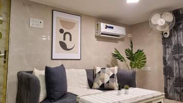 TV, Netflix, streaming services