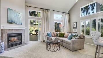 Smart TV, fireplace, stereo, offices