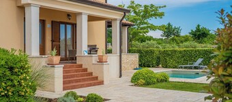 Holiday house Nicole * quiet location, fenced garden, private pool, free WiFi