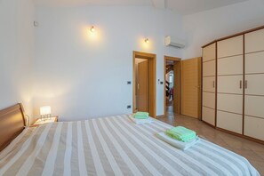 3 chambres, fer et planche à repasser, Wi-Fi, literie fournie