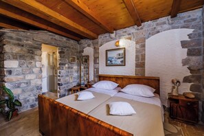 3 habitaciones, tabla de planchar con plancha, wifi y ropa de cama 