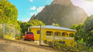 Front of property - Vance Villa (Soufrière)