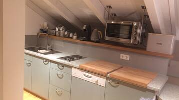 Fridge, oven, stovetop, dishwasher