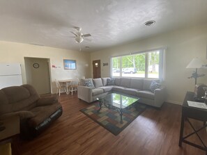 TV - "A Wave from it All" unit 3, Apartment on the Lake  (Geneva)