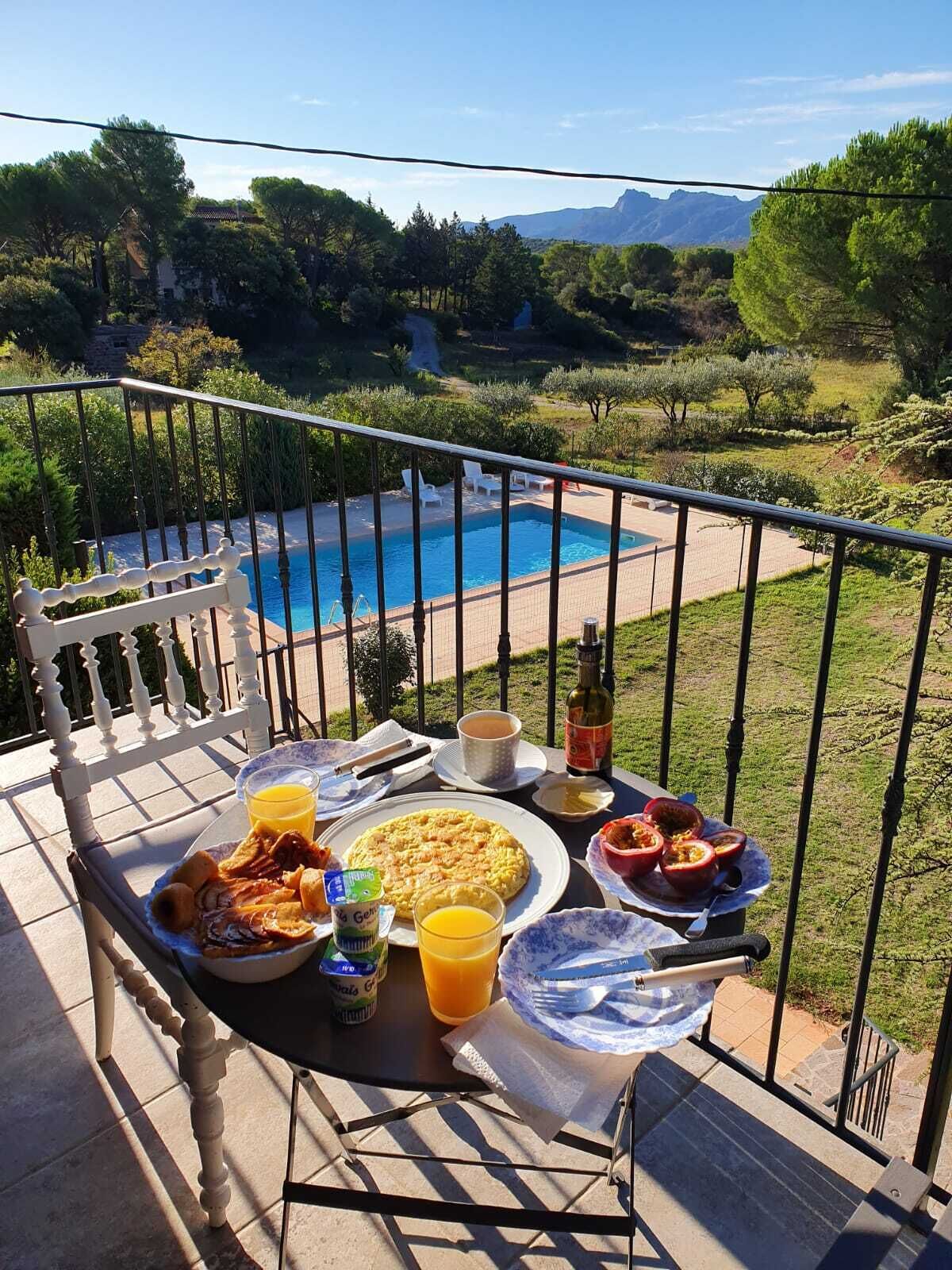 屋外ダイニングエリア