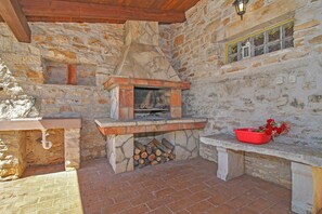 Terrace/patio - Holiday house Dolores * fenced garden, private pool, BBQ, free WiFi (Krnica)