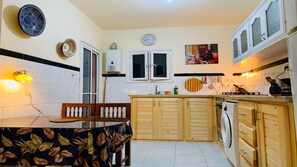 Mikrobølgeovn, ovn og kokeplater