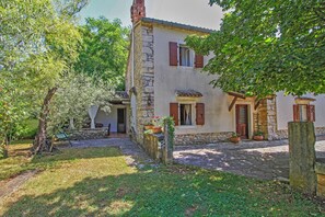 Exterior - Holiday house Filip * large plot with garden, private pool, free WiFi (Nedescina)