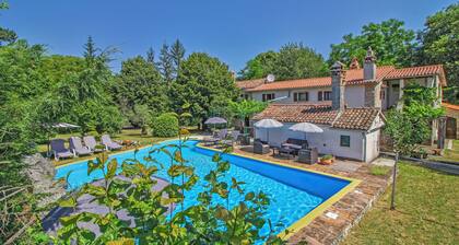 Holiday house Filip * large plot with garden, private pool, free WiFi
