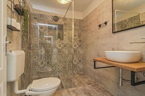 Shower, hair dryer, towels - Holiday house Filip * large plot with garden, private pool, free WiFi (Nedescina)