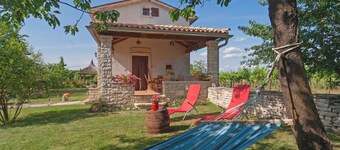 Holiday house Galant * fenced garden, terrace, BBQ, free WiFi