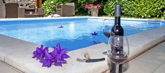 Holiday house Angelika * fenced garden, private pool, free WiFi