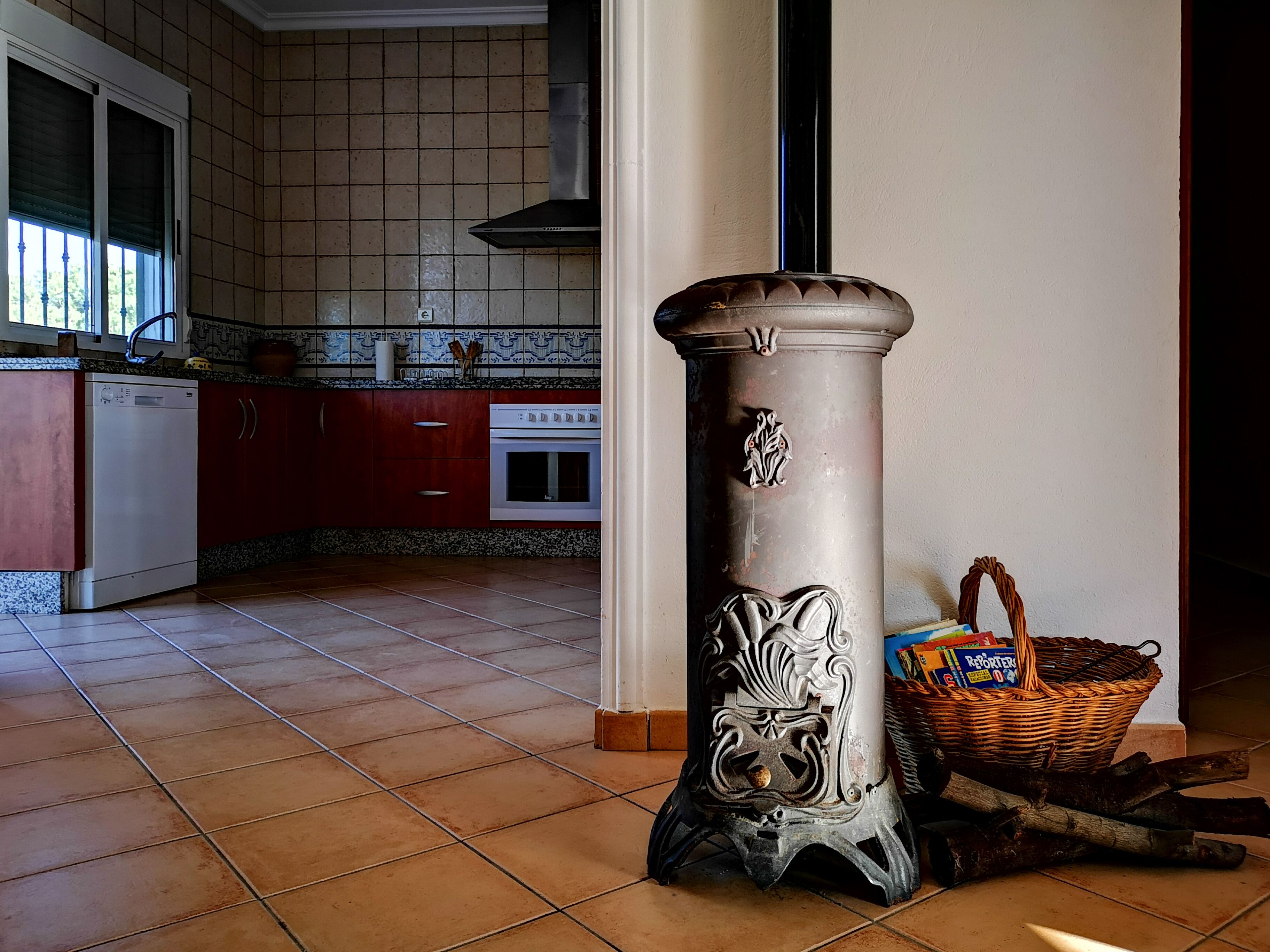 冷蔵庫、電子レンジ、オーブン、コンロ