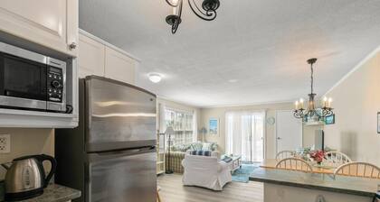 UUSI LUETTELO! Kapteeni Gosnold Village - 1 makuuhuoneen mökki (18A) - Kävele Beach & Main Streetille