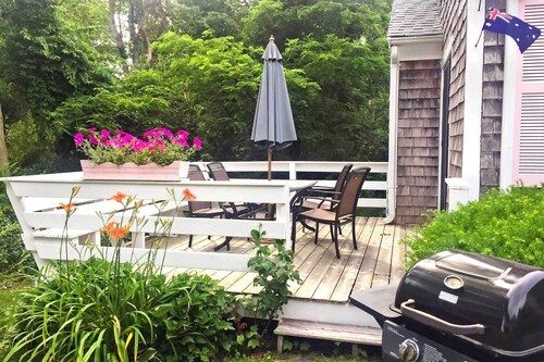 UUSI LUETTELO! Kapteeni Gosnold Village - 1 makuuhuoneen mökki (18A) - Kävele Beach & Main Streetille