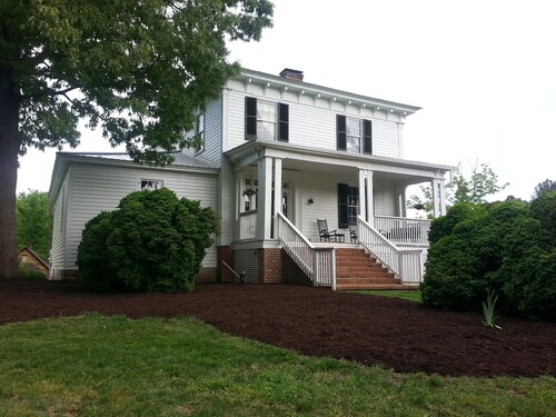 1865 farmhouse near Lake Gaston!