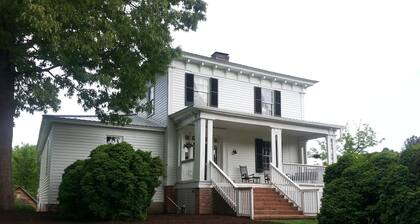 1865 farmhouse near Lake Gaston!