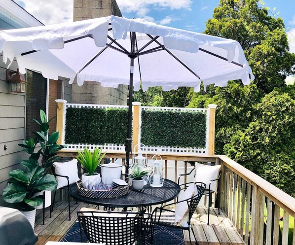 Outdoor dining