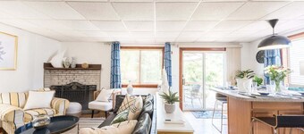 This quiet home is a short walk to Scarborough Beach and scenic Black Point. With its large back yard and raised deck it is the perfect place to entertain friends and family.