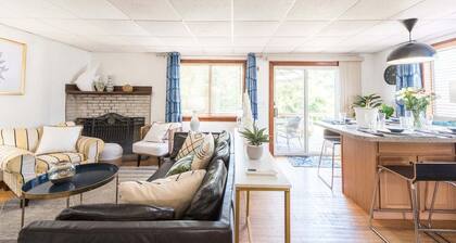 This quiet home is a short walk to Scarborough Beach and scenic Black Point. With its large back yard and raised deck it is the perfect place to entertain friends and family.