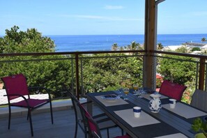 Outdoor dining - MORINGA 4 to 6 pers Pool and magnificent view (SAINT PIERRE)