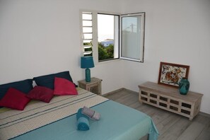 2 bedrooms, travel cot, free WiFi