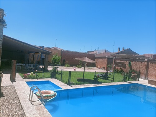 Maalaistalo 8 hengelle