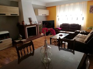 Televisie en een open haard