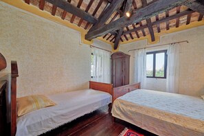 1 bedroom, bed sheets