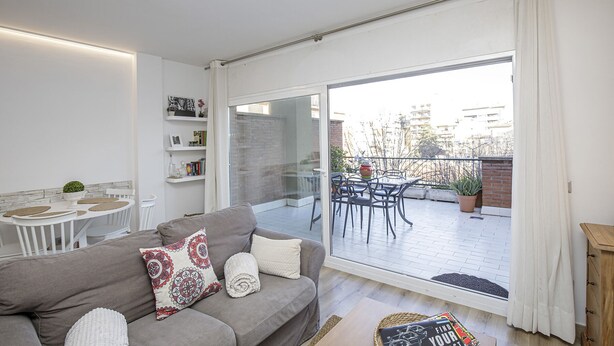 TV - Apartment with very large balcony in Girona (Girona)