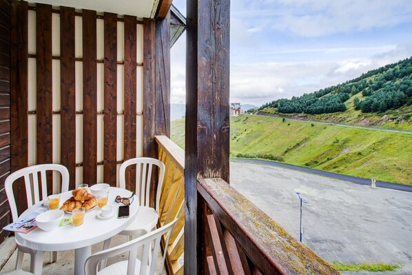 تناول الطعام بالخارج